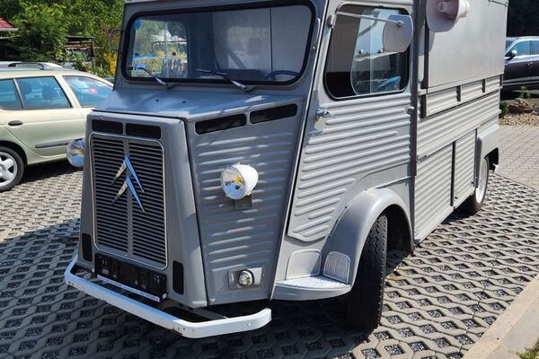 Renovace historického veterána Citroen HY